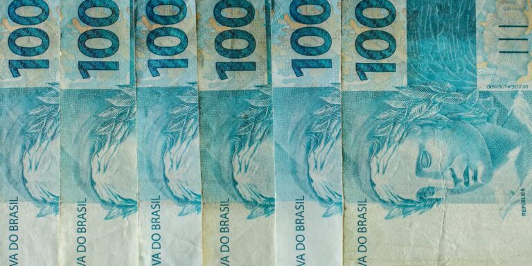 Caixa paga Bolsa Família de julho a beneficiários com NIS de final 4
