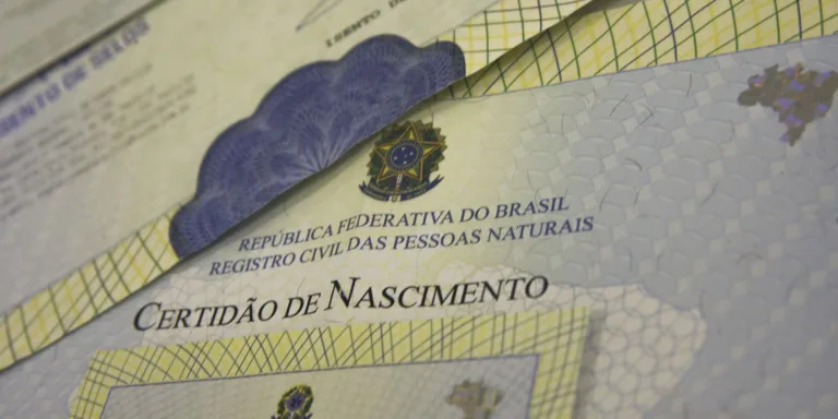 Comissão aprova prazo de cinco dias para cartórios comunicarem à Justiça registros sem nome do pai