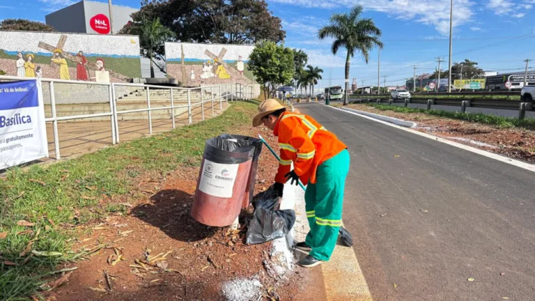 Comurg conclui operação de limpeza no trecho urbano da Rodovia dos Romeiros