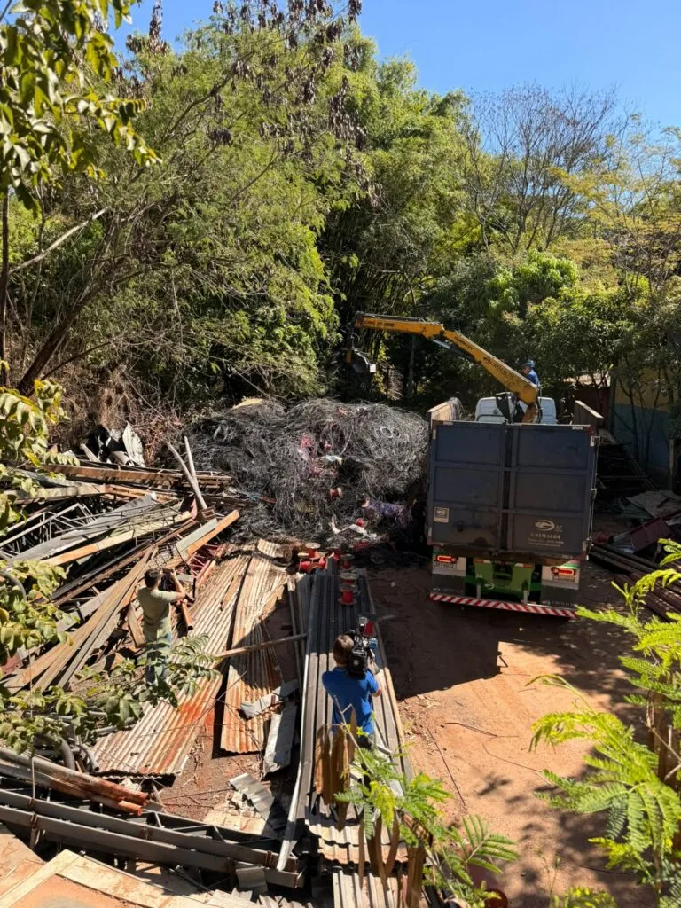 Prefeitura de Goiânia destina para reciclagem toneladas de fios retirados dos postes da cidade