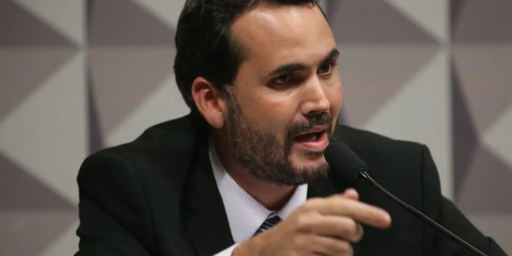 Subsídio de R$ 0,35 ao diesel não será retomado, diz ministro