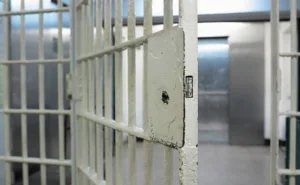 Juiz concede progressão antecipada de regime a ex-policial militar e afasta exame criminológico