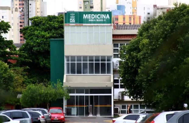 Liminar autoriza transferência de estudante de Medicina para a PUC Goiás por motivo de saúde