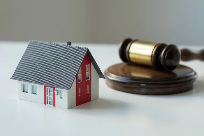 Datas de leilões foram informadas como anteriores à consolidação do imóvel e Justiça suspende atos