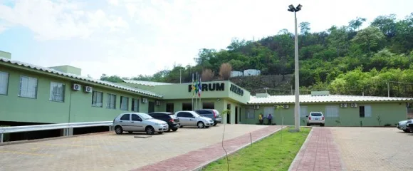 Júri absolve quatro réus acusados de agredir homem na saída de bar em São Luís de Montes Belos