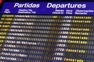 TAP é condenada a indenizar idosos após atraso de 24 horas em viagem internacional