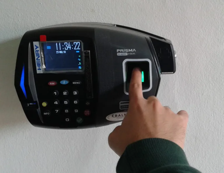 Reduzida em 50% jornada de empregado dos Correios com TEA, ansiedade e depressão sem corte salarial