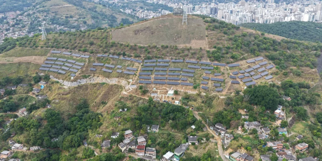Usina solar em comunidade de Niterói gera energia para 19 creches