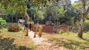 Prefeitura de Goiânia realiza desassoreamento dos lagos e abre aceiros no Parque Carmo Bernardes e na Marginal Barreiro