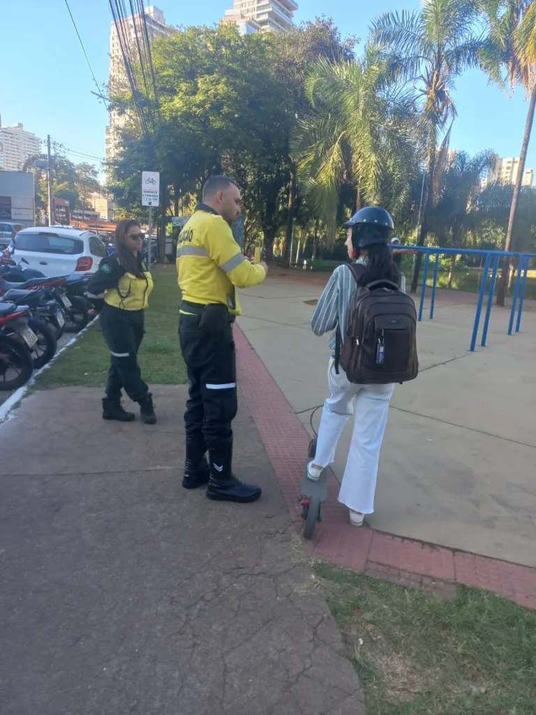 Secretaria de Engenharia de Trânsito orienta sobre circulação de veículos elétricos em calçadas e passeios