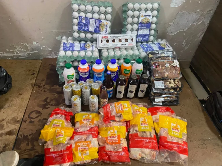 Procon Goiânia autua supermercado após encontrar 60 produtos vencidos à venda