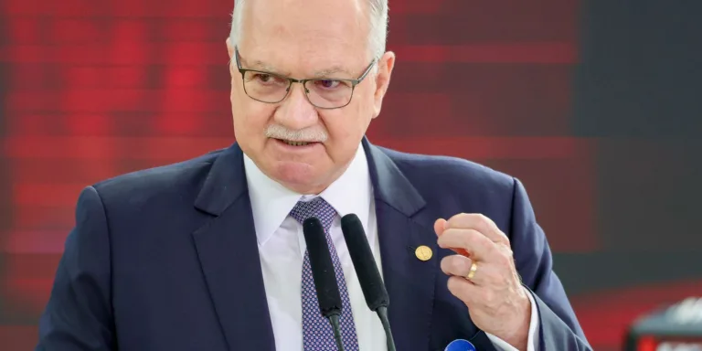 Fachin repudia fala de Milei contra Moraes e reafirma autonomia do STF