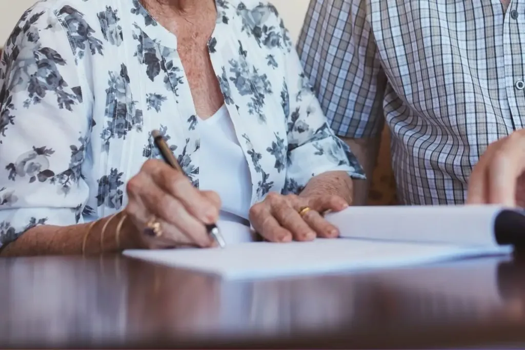 Visita não solicitada a idosos para oferecer empréstimo consignado é assédio de consumo