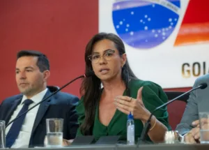 Secretária-geral da OAB-GO, Talita Hayasaki assume interinamente a presidência da instituição
