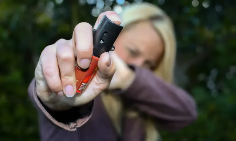 PL que libera spray de pimenta para mulheres aguarda sanção e é considerado medida paliativa