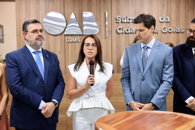 Talita Hayasaki conduz OAB-GO em reencontro com a história durante transferência simbólica da capital