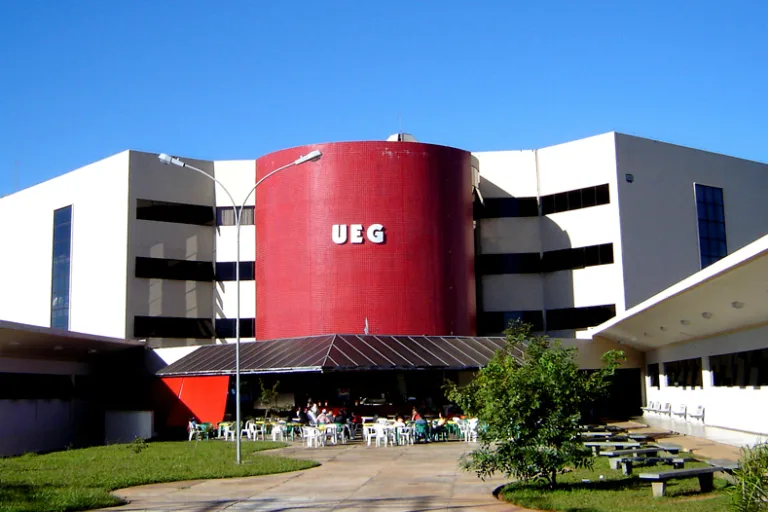 Aluno aprovado no curso de Farmácia poderá se matricular na UEG sem ter concluído ensino médio