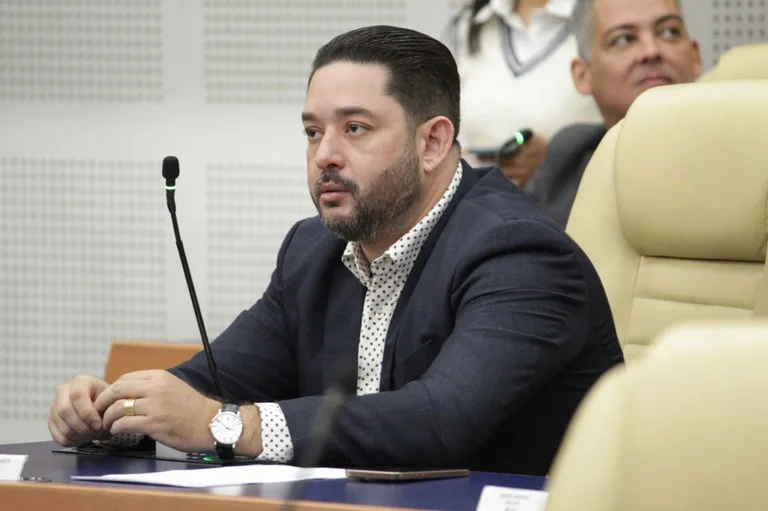 Código Sinal Vermelho segue para análise de Sandro Mabel em