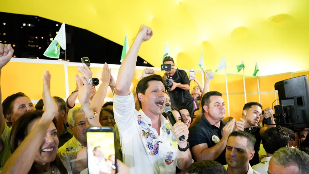 Daniel Vilela discursa diante de apoiadores durante inauguração do comitê político no Setor Bueno, em Goiânia, e convoca a base a intensificar a campanha pela reeleição I Foto: Divulgação/ MDB