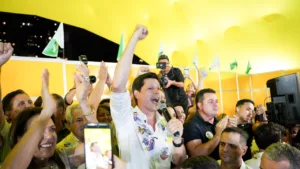 Daniel Vilela discursa diante de apoiadores durante inauguração do comitê político no Setor Bueno, em Goiânia, e convoca a base a intensificar a campanha pela reeleição I Foto: Divulgação/ MDB