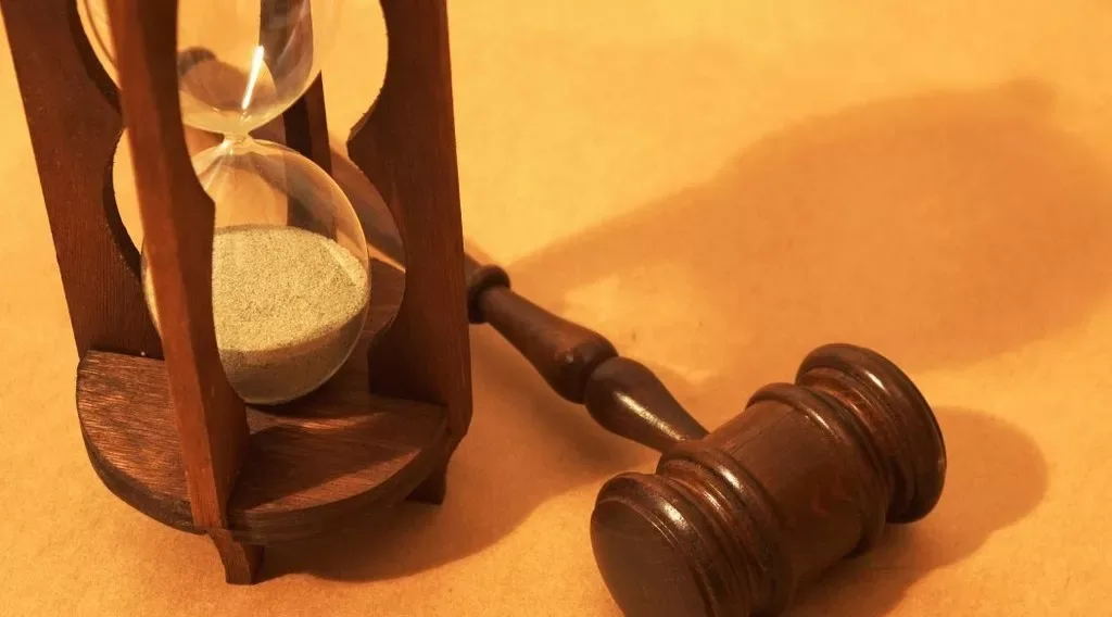 Reconhecida prescrição retroativa e extinta punibilidade por concussão e corrupção passiva