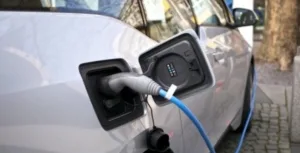Projeto em tramitação na Alego prevê isenção de IPVA para veículos 100% elétricos registrados em Goiás