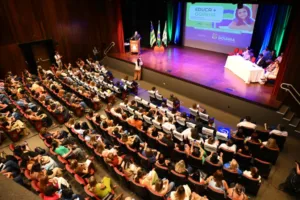 Sandro Mabel lança plano com 93 metas para a educação até 2028