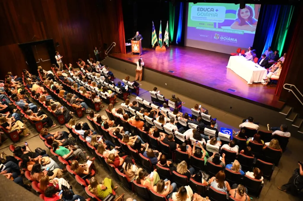 Sandro Mabel lança plano com 93 metas para a educação até 2028