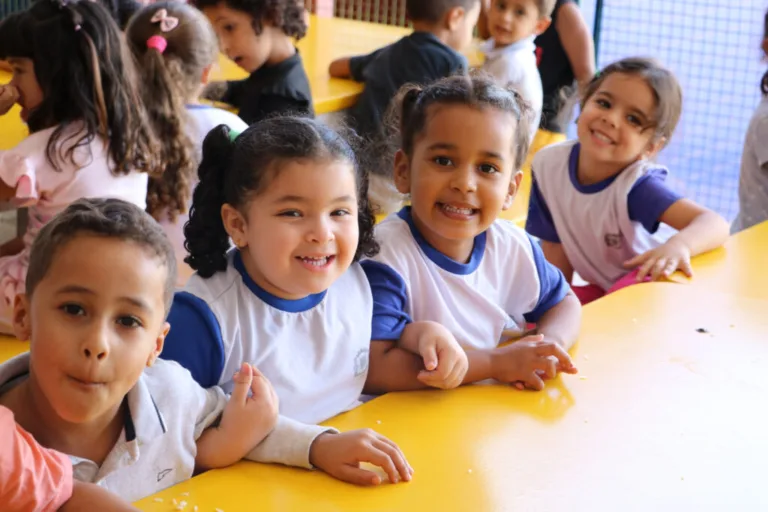 Cerca de 120 professores municipais de Matemática participam de formação com jogos educativos para educação financeira