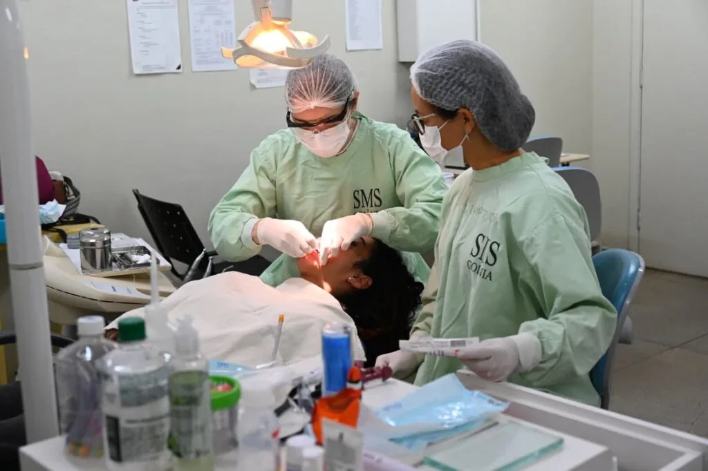 Mabel entrega novos equipamentos e anuncia ampliação do atendimento odontológico em Goiânia