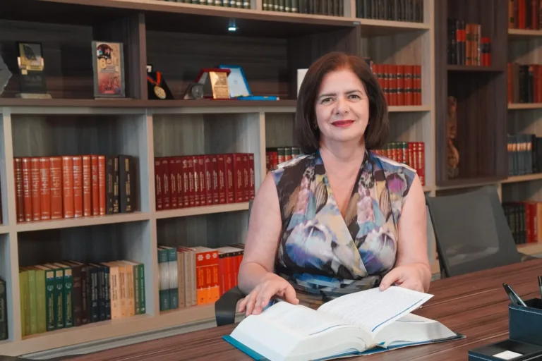 ESA-GO recebe Carla Ferreira Queiroz para curso sobre Regimes Próprios de Previdência Social