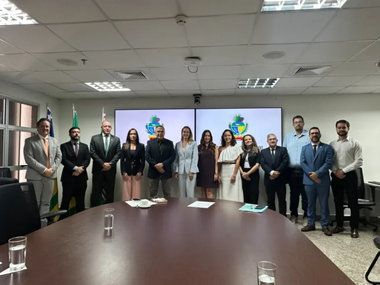 Mabel busca diálogo com juízes da Fazenda Pública para agilizar decisões e evitar impacto nos serviços municipais