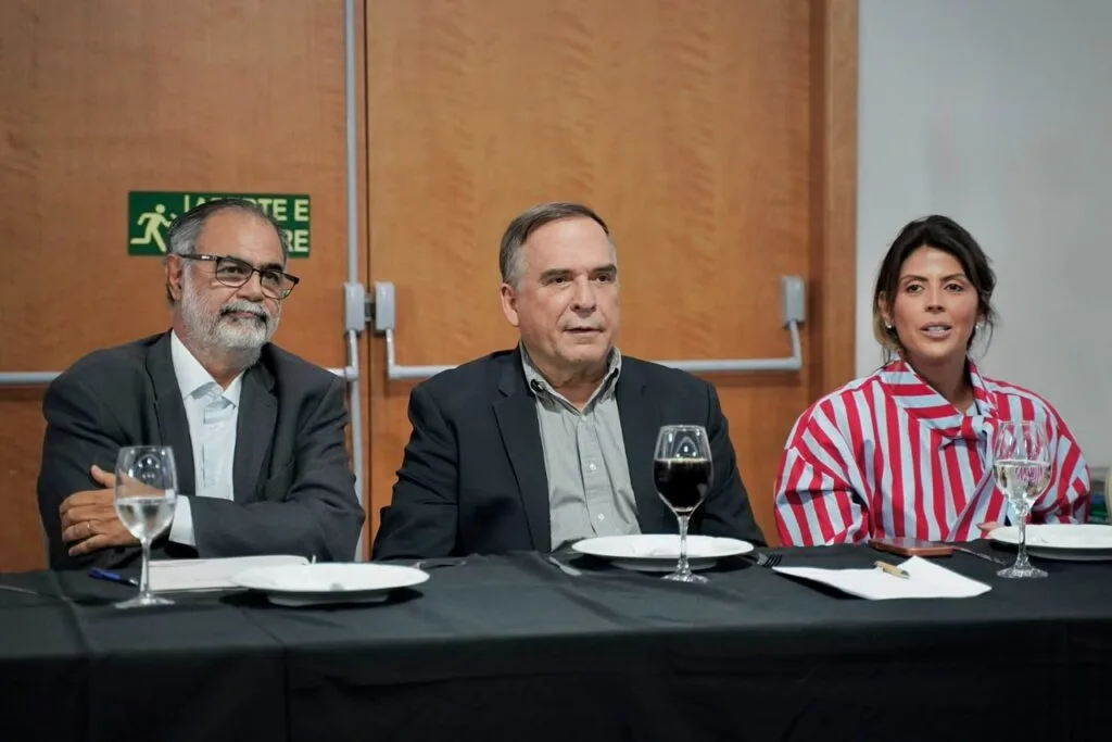 Prefeito Sandro Mabel assina decreto que regulamenta o Plano Urbanístico Básico