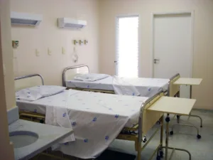 Hospital Monte Sinai tem condenação afastada em ação de improbidade que tramita desde 2012