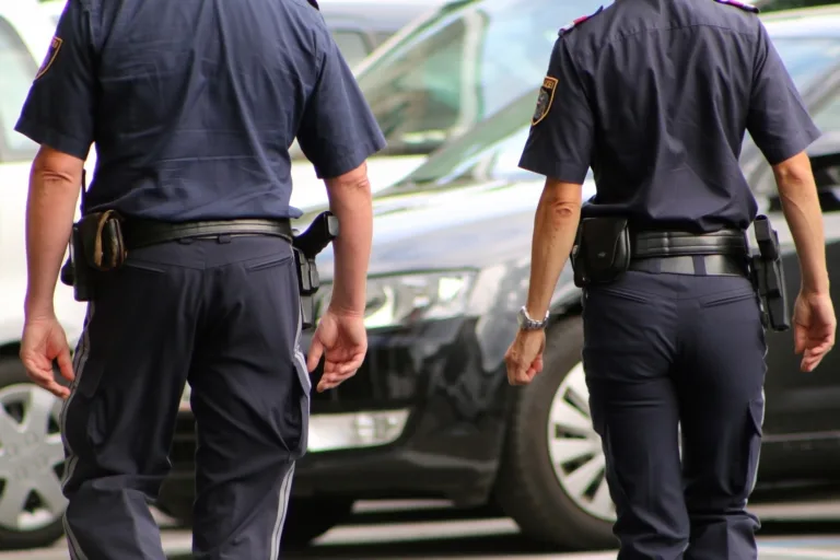 Policiais que teriam supostamente sentido odor de maconha não foram ouvidos, e juiz anula busca veicular