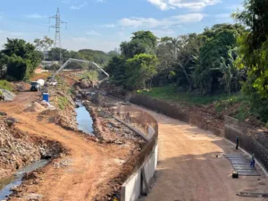 Motoristas terão rotas alternativas durante obra do Córrego Cascavel em