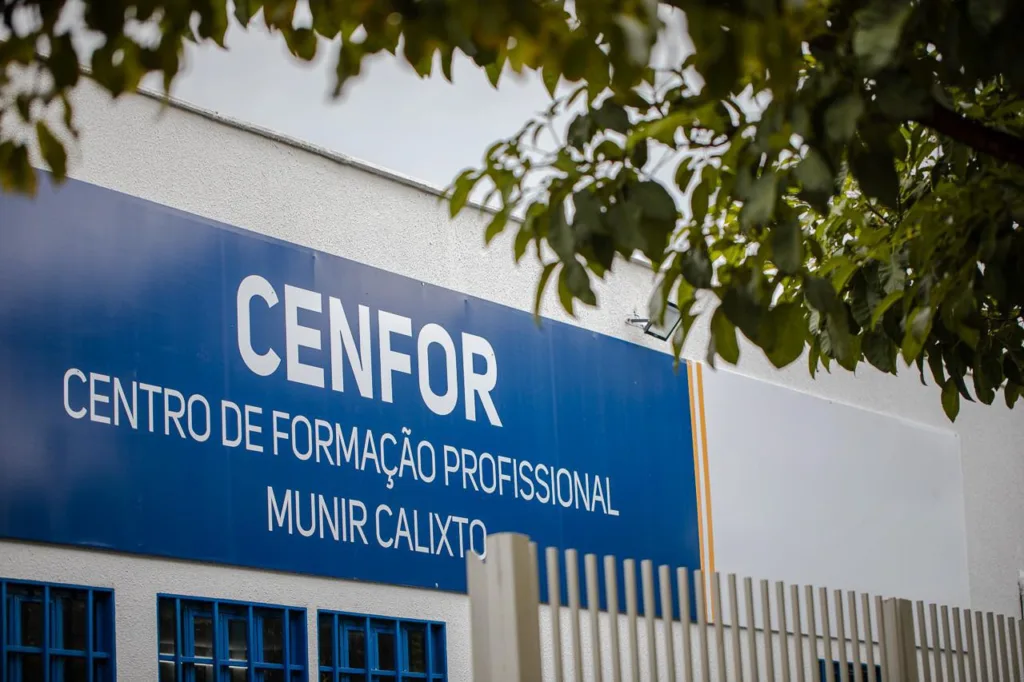 Prefeitura de Anápolis recebe inscrições até 31 de agosto para curso de tecnologia a idosos