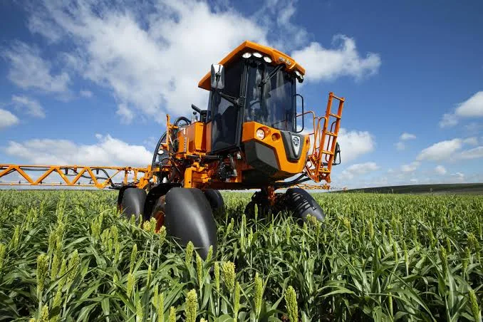 TJGO mantém liberação de valores bloqueados e posse de máquinas agrícolas a produtores em RJ