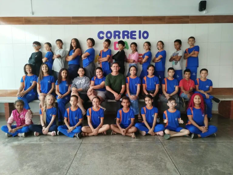 Alunos da Escola Municipal Alonso Dias Pinheiro exibem série no