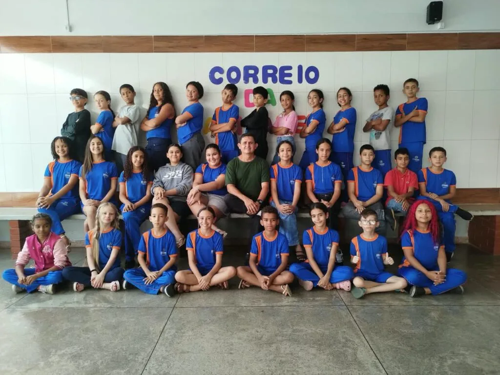 Alunos da Escola Municipal Alonso Dias Pinheiro exibem série no