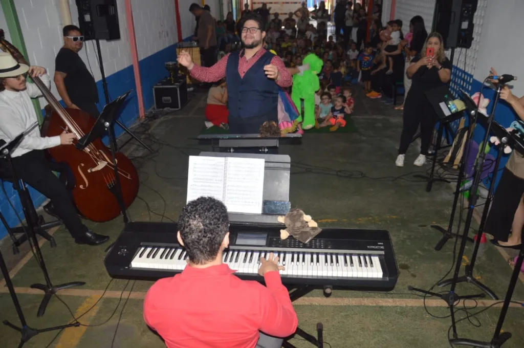 Alunos do Jardim Atlântico recebem concerto da Orquestra Sinfônica de