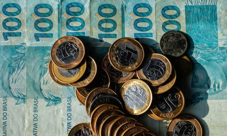 Juíza anula cláusula que previa devolução parcelada após distrato e manda restituir valores de uma só vez