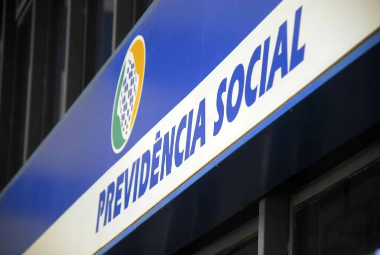 Juiz determina que INSS restabeleça benefício de mulher com problema na coluna