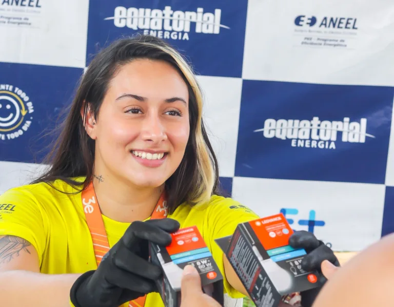 Equatorial Goiás leva troca de lâmpadas e sorteio de geladeiras