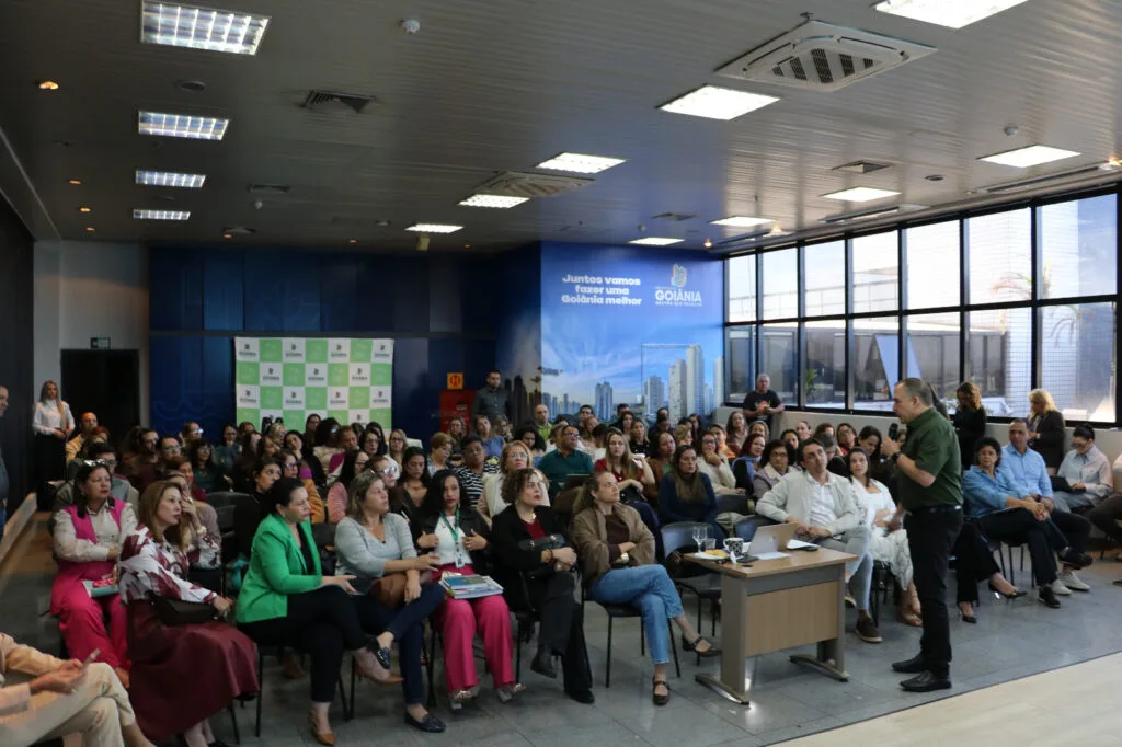 Gestores da educação apresentam resultados financeiros da rede municipal a