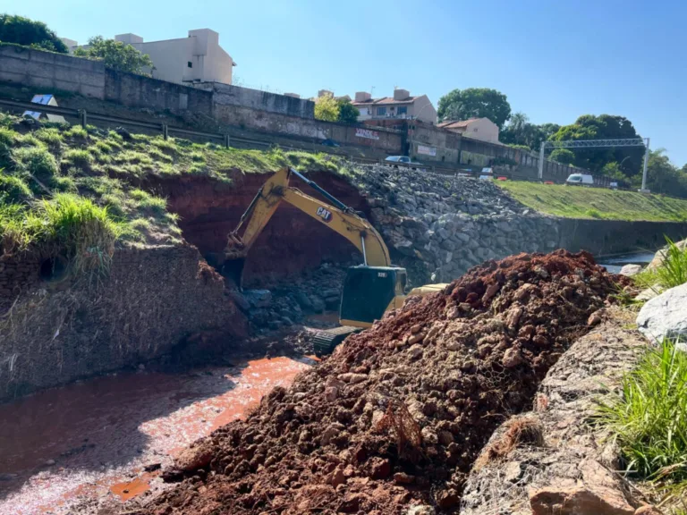 Goiânia inicia contenção de erosão na Marginal Botafogo com interdição