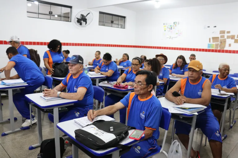 Goiânia marca capacitação de educadores para alfabetizar jovens e adultos