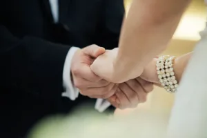Homem deve ressarcir ex-esposa por despesas com festa e lua de mel após separação ocorrida 29 dias depois do casamento
