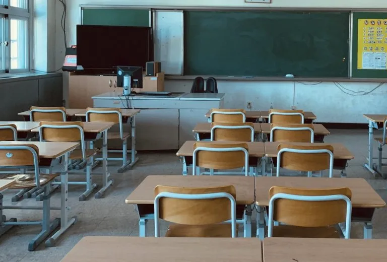 Juíza declara ilegalidade de redução e município de Itapuranga terá de restabelecer jornada de professora
