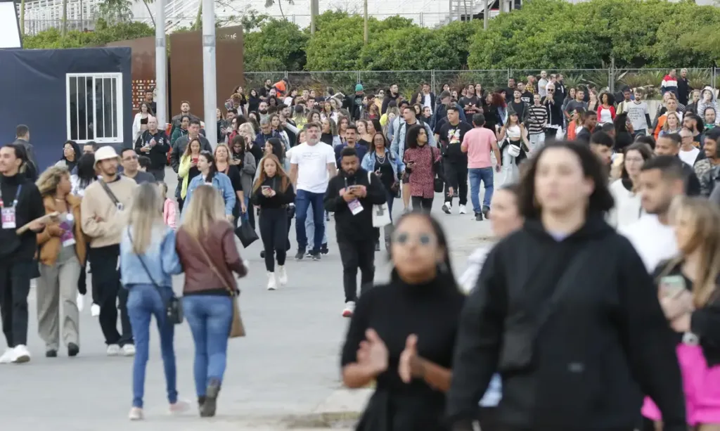 Governo regulamenta venda de ingressos e garante água potável gratuita em grandes eventos